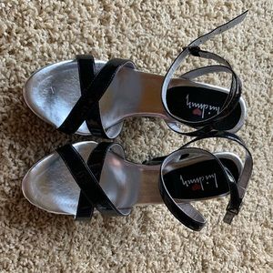 NWOT. Black heels with unique and fun heel.